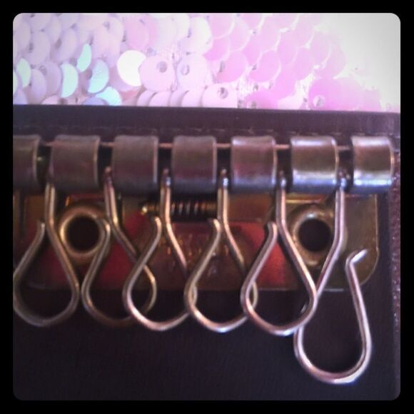 Vintage Pierre Cardin Grenelle Cowhide Key Holder! - Picture 8 of 8